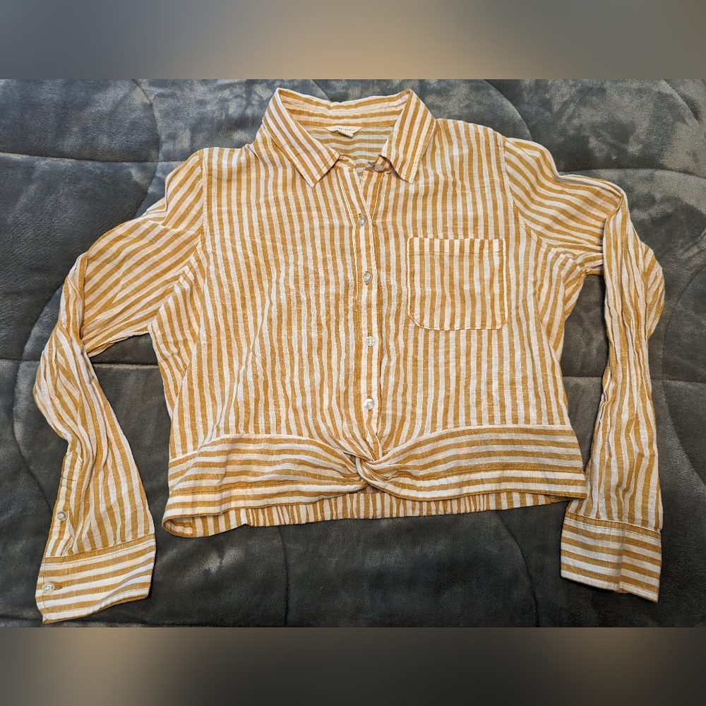 Aeropostale cropped button up